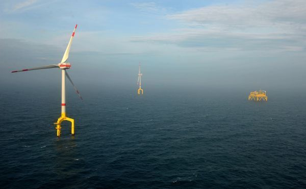 日研發世界最大浮式風力發電機