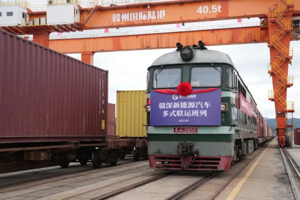 國產新能源汽車，坐火車“出海”!