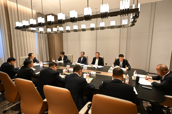 丁焰章與近期新任職子企業(yè)黨委書(shū)記、董事長(zhǎng)進(jìn)行集體談話