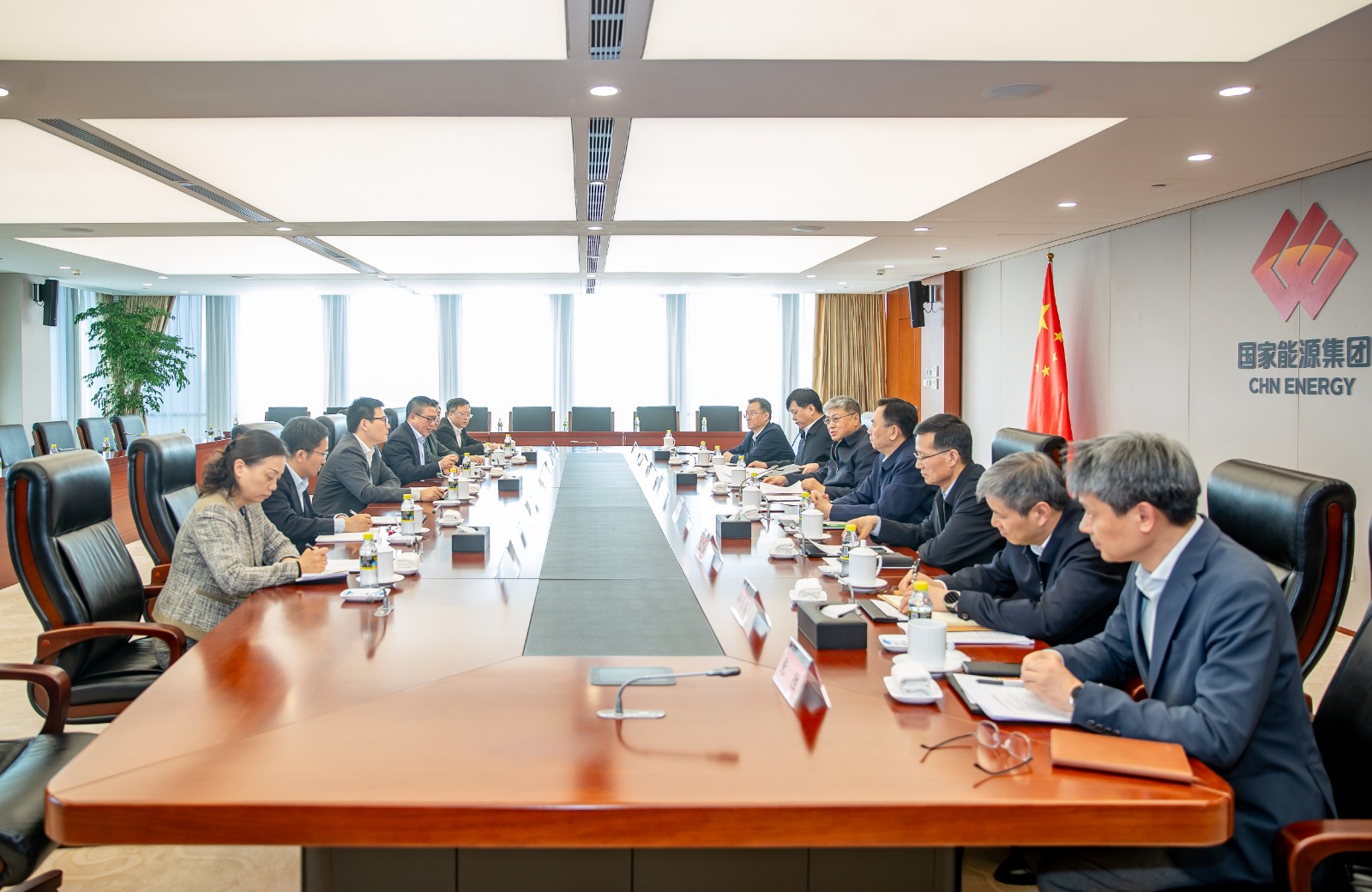 國家能源集團黨組書記、董事長劉國躍會見上海電氣集團黨委書記、董事長吳磊