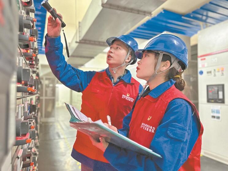 四川成都：精準服務產業群 天府明珠更璀璨