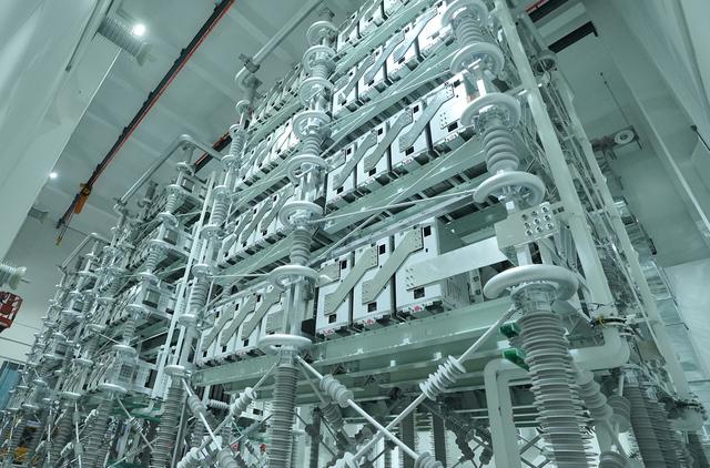 全國首套電網側構網型SVG在成都投運