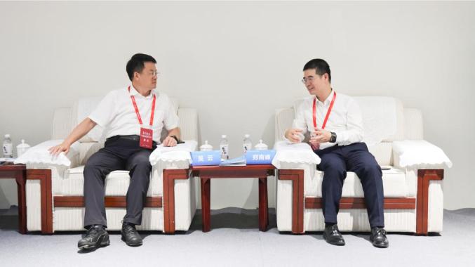 吳云與中國科學(xué)院院士、中國氫能聯(lián)盟戰(zhàn)略指導(dǎo)