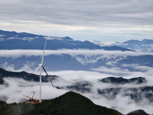 云南會澤金鐘風電場二期項目首批機組成功并網(wǎng)