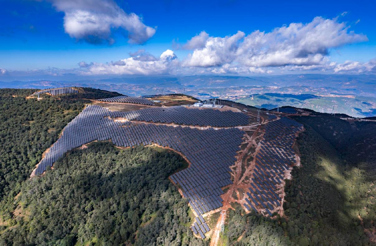 三峽集團赤鷲10萬千瓦光伏項目實現全容量并網發電