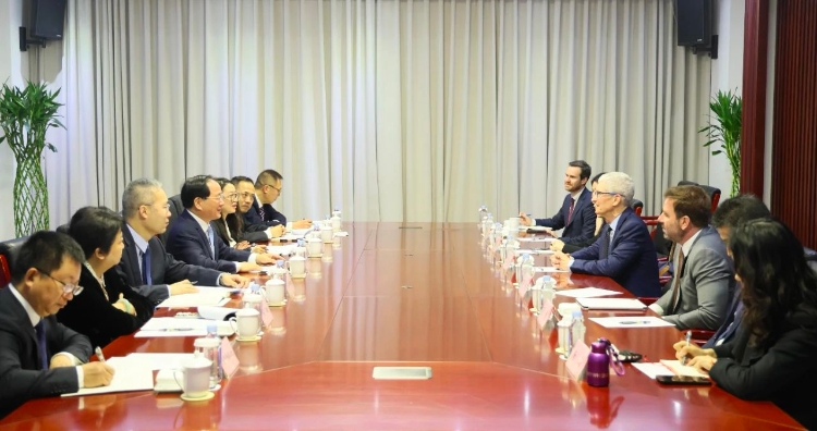 工業和信息化部部長金壯龍會見蘋果公司首席執行官庫克