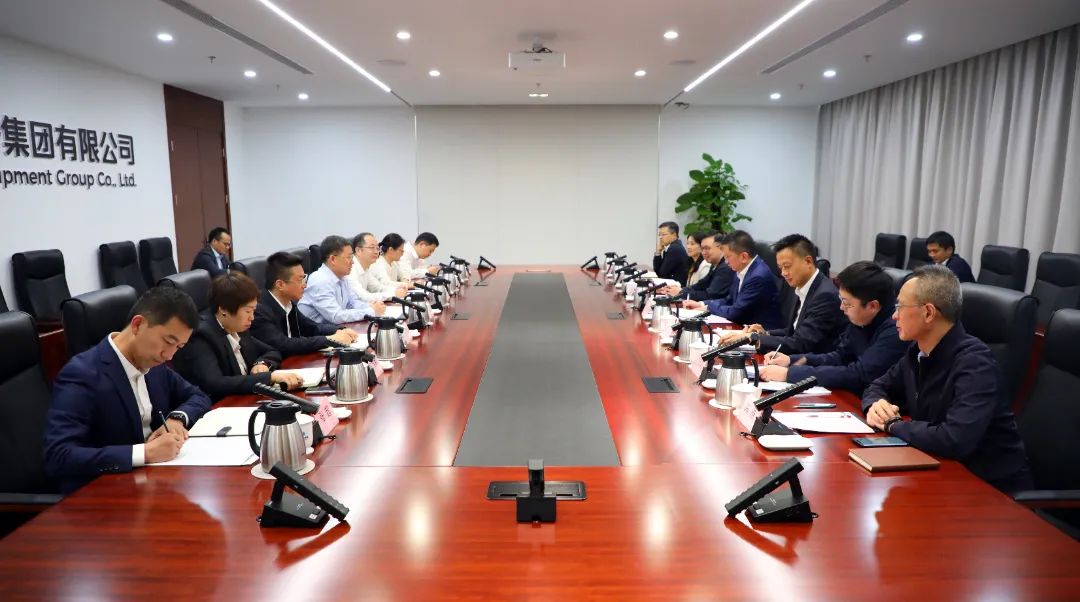 中國電氣裝備黨委書記、董事長李洪鳳會見上海市國資委黨委書記、主任賀青