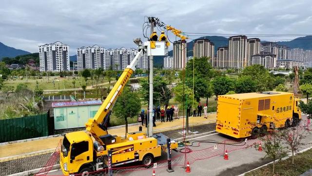 福安首輛1000千瓦中壓發電車“上崗”