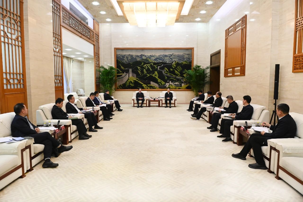 大唐集團黨組書記、董事長鄒磊與中國電建黨委書記、董事長丁焰章會談