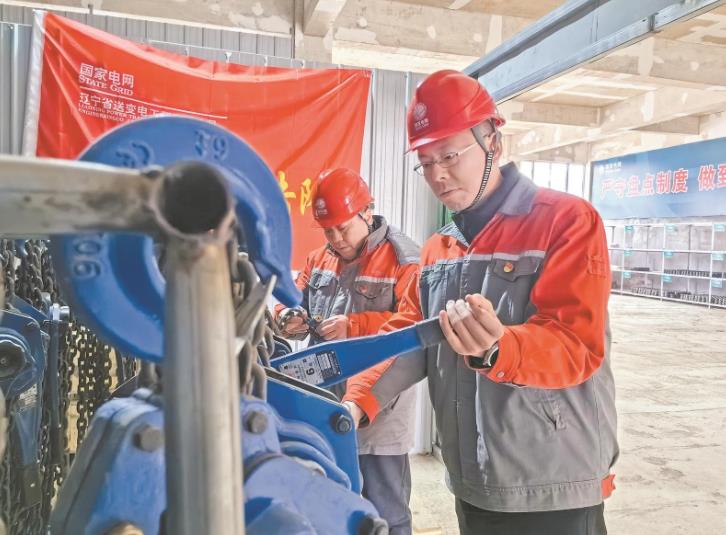 李俊鵬：走南闖北建電網(wǎng)，施工細(xì)節(jié)見真章