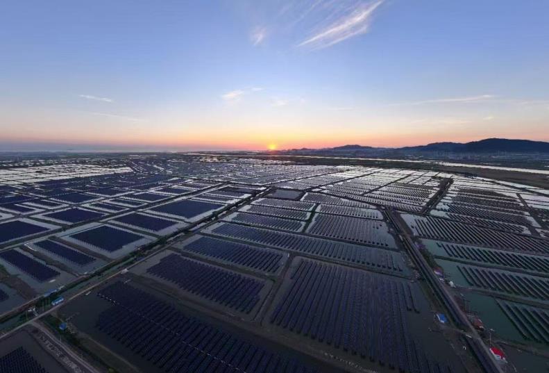 江蘇華電贛榆墩尚276兆瓦漁光互補光伏發電項目全容量并網