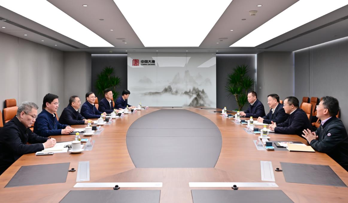 中國(guó)大唐董事長(zhǎng)鄒磊、總經(jīng)理張傳江與中廣核董事長(zhǎng)楊長(zhǎng)利、總經(jīng)理高立剛會(huì)談