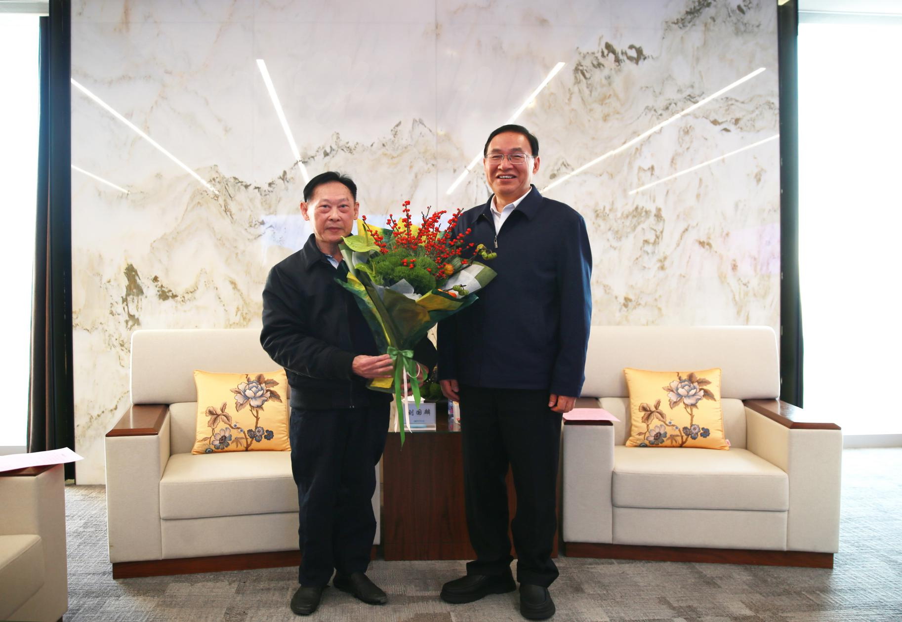 國務院國資委黨委走訪慰問中央企業老黨員老干部和院士專家黨外人士