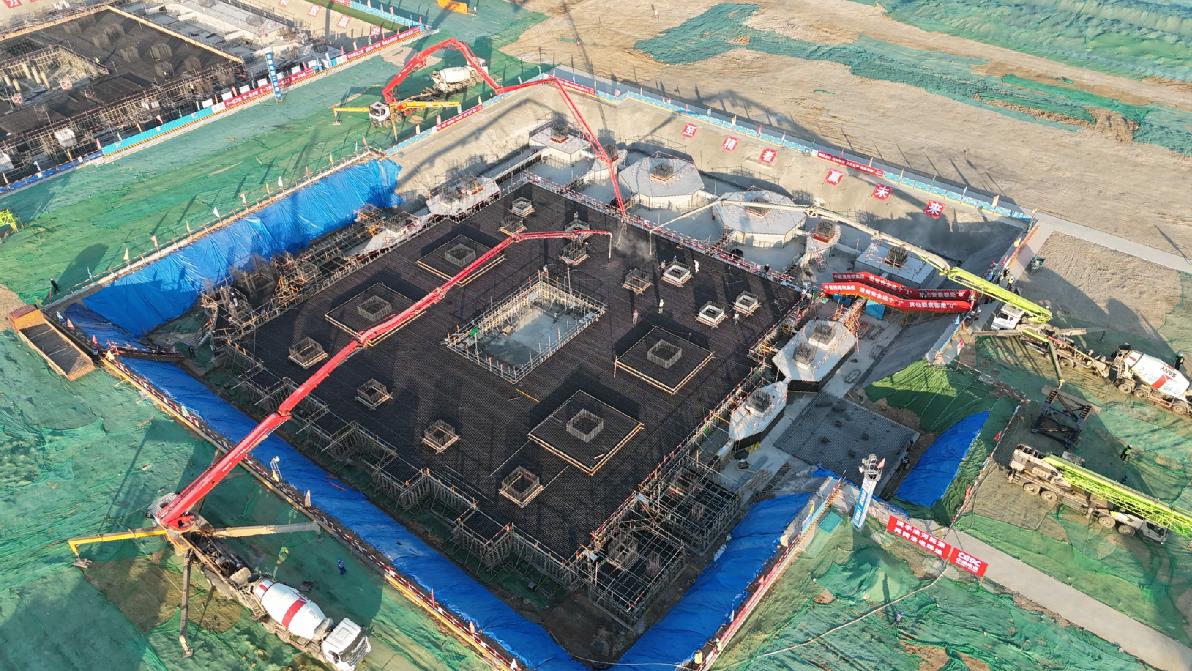 中能建建筑集團(tuán)洛河百萬項(xiàng)目7號(hào)鍋爐、煙囪基礎(chǔ)混凝土澆筑完成