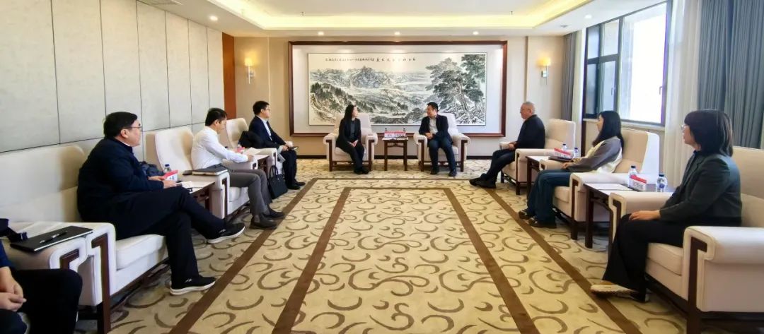 中國農業銀行吉林省分行黨委委員、副行長兼長春分行黨委書記、行長曹紅一行拜訪華電吉林公司